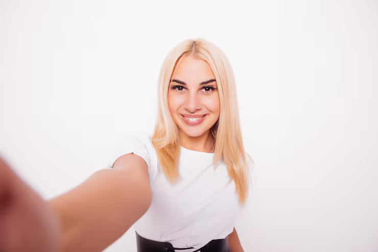 files/caucasian-beauty-blond-woman-take-selfie_231208-5707.avif